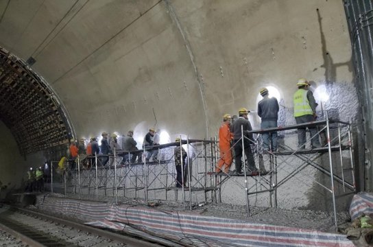 兰新铁路二线工程火烧沟隧道裂缝整治工程